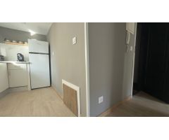¡Descubre el encanto de vivir en un estudio único en el corazón del casco viejo!