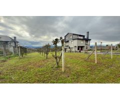 ¡Descubre el hogar de tus sueños en este impresionante chalet independiente!