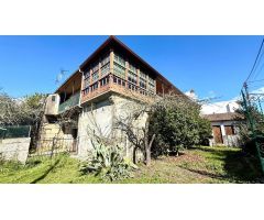¡Descubre el encanto de vivir en un caserón señorial registrado del año 1900 con terreno y pozo!
