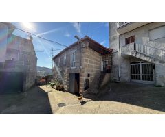 Casa de piedra en allariz con tejado, ventanas calefacción nuevos. Con patio y terreno amplio!