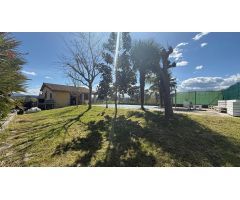 Casa con terreno, garaje y piscina cerca del polígono y de Ourense