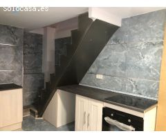 Local en venta con reforma para vivienda y vistas al mar