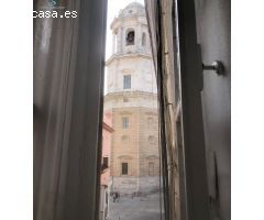 ¡Oportunidad en el corazón de Cádiz! Piso a escasos metros de la Catedral