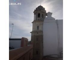 ¡Oportunidad en el corazón de Cádiz! Piso a escasos metros de la Catedral