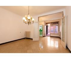 CASA ADOSADA, GARAJE DE 140M², 2 TERRAZAS Y PATIO 15M², ESTUDIO 50M².