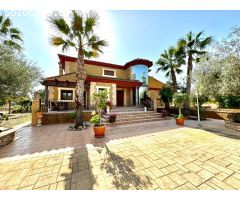 FINCA DE LUJO DE 500M2 DE CASA, BOX Y RECIENTO HIPICO, CON NAVE DE 300 METROS MUY BIEN UBICADA