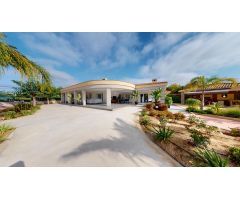 SI BUSCA ALGO EXCLUSIVO AQUI TE PRESENTAMOS ESTE MAGNIFICO CHALET EN LA ZONA DE PERLETA!!!!