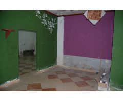 LOCAL DE 100M2 PARA REFORMAR, EN ZONA FERIA .