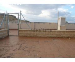 Vendemos apartamento con patio,  en La Higuera.