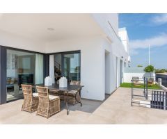 VILLA ESPACIOSA, PISCINA, EN UN ENTORNO TRANQUILO