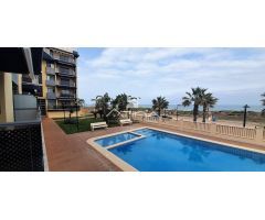 Apartamento con vistas abiertas al mar situado en 1ª línea de la playa de Guardamar