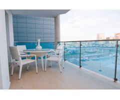 Lujoso apartamento con excelentes vistas al mar en primera linea del Arenal de Javea