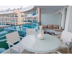 Lujoso apartamento con excelentes vistas al mar en primera linea del Arenal de Javea