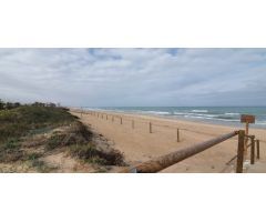 Parcela de 550 m2 situada en 3ª línea de la playa de Bellreguard,