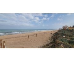 Parcela de 550 m2 situada en 3ª línea de la playa de Bellreguard,