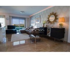 Lujoso apartamento con excelentes vistas al mar en primera linea del Arenal de Javea
