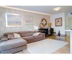 Lujoso apartamento con excelentes vistas al mar en primera linea del Arenal de Javea