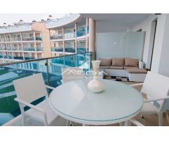 Lujoso apartamento con excelentes vistas al mar en primera linea del Arenal de Javea