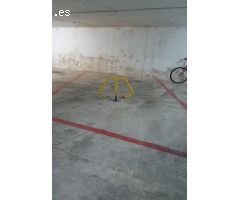 Plaza de garaje cerrada con plazas individuales situado en la playa de Daimús,