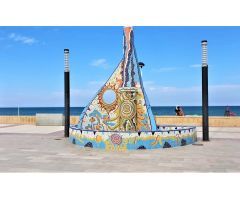Plaza de garaje cerrada con plazas individuales situado en la playa de Daimús,