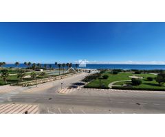 Apartamento con vistas abiertas al mar situado en 1ª línea playa Daimús