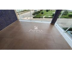 Apartamento con vistas abiertas al mar situado en 1ª línea playa Daimús