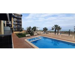 Apartamento con vistas abiertas al mar situado en 1ª línea de la playa de Guardamar