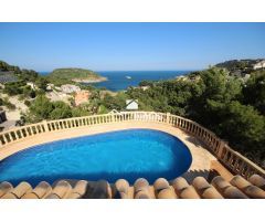 Villa de lujo con excelentes vistas al mar junto a playa La Barraca, Javea.