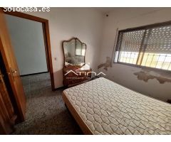 Espaciosa y versátil casa en esquina, ubicada en el corazón de Xeresa