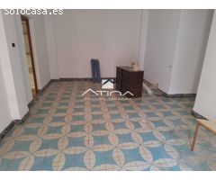 Espaciosa y versátil casa en esquina, ubicada en el corazón de Xeresa