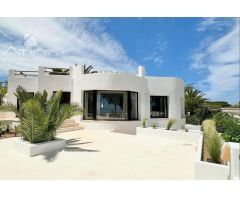 Espectacular villa en venta en Jávea, lista para entrar a vivir.