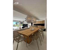 Espectacular villa en venta en Jávea, lista para entrar a vivir.