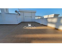 encantador ático dúplex, situado en la zona centro de la playa de Daimús y a solo 150 metros del mar