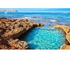 Residencial Atenas-82 situado en Cala Blanca, Jávea  ¡A solo 50 metros del mar!