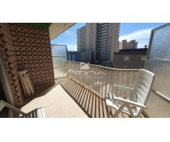 Apartamento situado en la tercera línea de la playa de Bellreguard y a solo 150 metros del mar,
