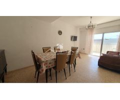 Apartamento situado en la tercera línea de la playa de Bellreguard y a solo 150 metros del mar,