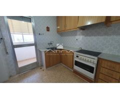 Apartamento situado en la tercera línea de la playa de Bellreguard y a solo 150 metros del mar,