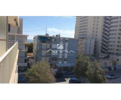 Apartamento situado en la tercera línea de la playa de Bellreguard y a solo 150 metros del mar,