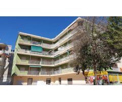 Apartamento situado en la tercera línea de la playa de Bellreguard y a solo 150 metros del mar,