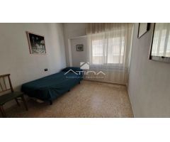 Apartamento situado en la tercera línea de la playa de Bellreguard y a solo 150 metros del mar,