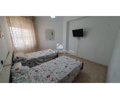Apartamento situado en la tercera línea de la playa de Bellreguard y a solo 150 metros del mar,