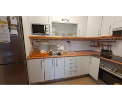Apartamento totalmente reformado con vistas al mar situado en 1ª línea playa Daimús