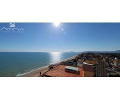 Apartamento con vistas abiertas al mar situado en primera  línea de la playa de Bellreguard