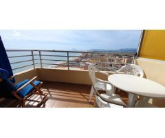 Apartamento con vistas abiertas al mar situado en primera  línea de la playa de Bellreguard