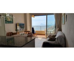 Apartamento con vistas abiertas al mar situado en primera  línea de la playa de Bellreguard