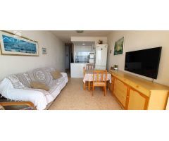 Apartamento con vistas abiertas al mar situado en primera  línea de la playa de Bellreguard