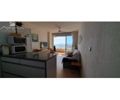 Apartamento con vistas abiertas al mar situado en primera  línea de la playa de Bellreguard