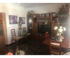 CASA EN ÁGUILAS EN MUY BUEN ESTADO PARA ENTRAR A VIVIR