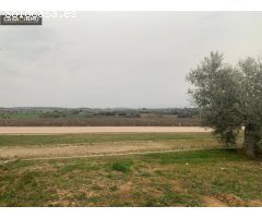 Se vende parcela en el pueblo de Salas Bajas.