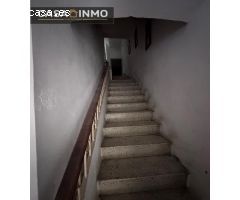 Se vende casa de cuatro plantas y local en Estadilla